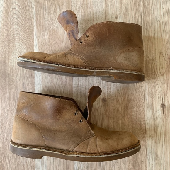 Classic Clarks Desert Boots in Tan – Size 10M main image 12